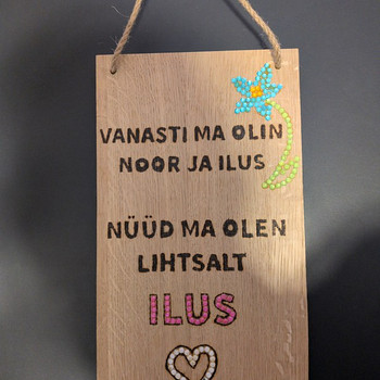 Puidust silt Noor ja ilus