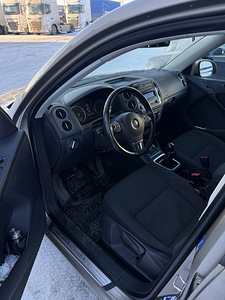 Volkswagen Tiguan (7 фото из 10)