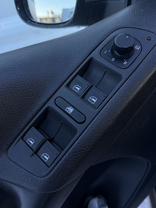 Volkswagen Tiguan (9 фото из 10)