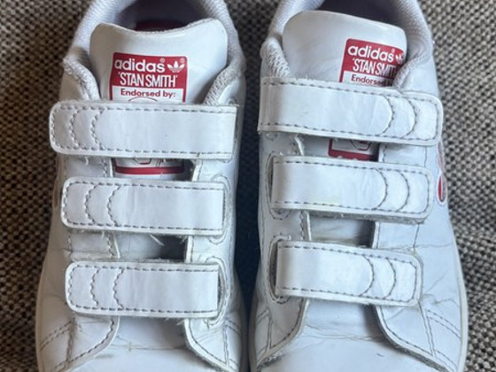 Продам детские кроссовки Adidas