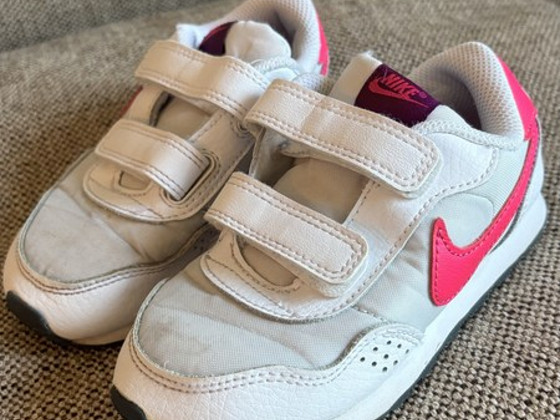 Продам детские кроссовки Nike.