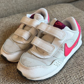 Müüa laste Nike tossud.