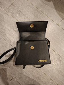 JACQUEMUS. (1 foto / 5)