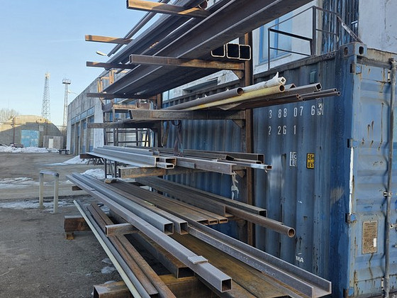 Suur valik metallprofiile laos