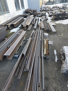 Suur valik metallprofiile laos (3 foto / 5)