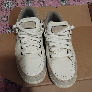 Meeste Guess tossud s 43 (1 foto / 2)