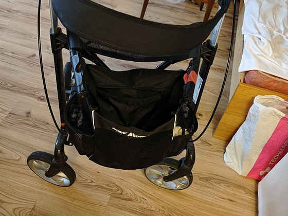 Erivajadustega inimeste käru