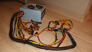 Chieftec Solid 700W 85% Efficiency (3 foto / 9)