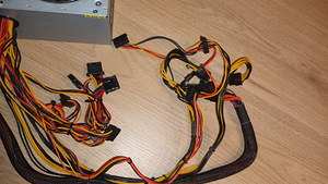 Chieftec Solid 700W 85% Efficiency (7 foto / 9)