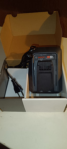 Зарядное устройство Bosch 18 v (3 фото из 3)