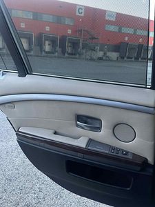 BMW 740i (13 фото из 15)