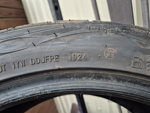 R20 suverehvid 255/45/20 - 8mm - DOT24 - 2tk - UUS (2 foto / 2)