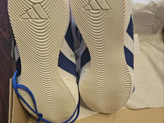 НОВЫЕ боксерки Adidas Box Hog 4 (размер 43 1/3)