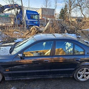 BMW 523I