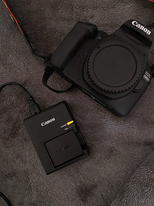 Canon EOS 2000D kaamera + objektiiv (5 foto / 5)