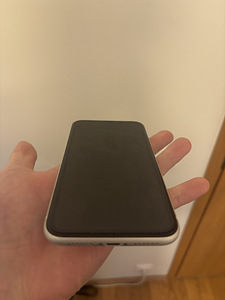 iPhone xr (2 фото из 4)