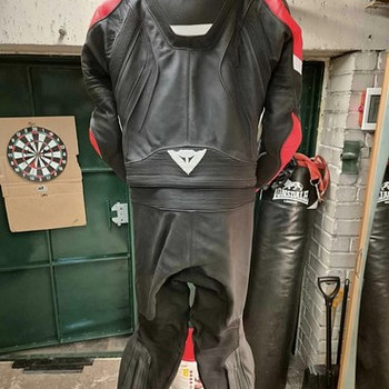 Mootorratta varustus dainese