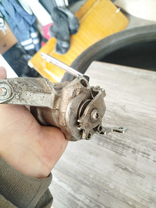 Mondeo 3 pidurisupportid +klotsid tagumised (3 foto / 3)