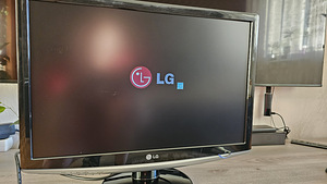 Монитор LG Flatron W2252S-PF (1 фото из 4)