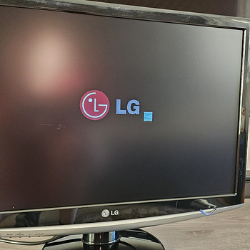LG Flatron W2252S-PF monitor