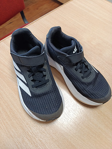 Кроссовки Adidas 32 (2 фото из 3)