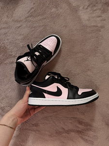 NIKE Jordan (1 фото из 5)