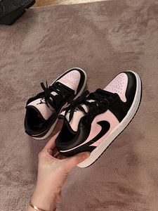NIKE Jordan (2 фото из 5)