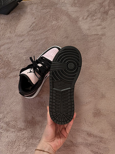 NIKE Jordan (4 фото из 5)