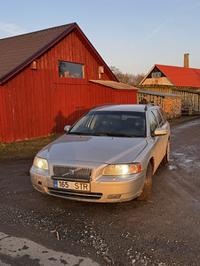 Volvo V70 (1 фото из 9)