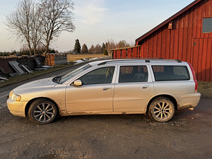 Volvo V70 (2 фото из 9)