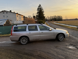 Volvo V70 (3 фото из 9)