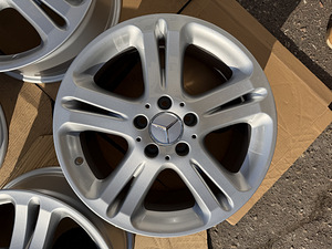 17" оригинальные диски Mercedes-Benz 5x112 (1 фото из 9)