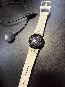 Продается Samsung Galaxy Watch 7, 40 мм (цвет: Cream) (4 фото из 5)