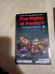 Raamat Five Nights at Freddy's fazbear frights the cliffs #7 (1 foto / 2)