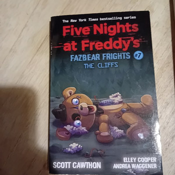 Raamat Five Nights at Freddy's fazbear frights the cliffs #7