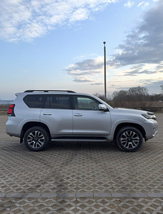 Toyota Land Cruiser 2.8 150 кВт • 2022 (3 фото из 10)