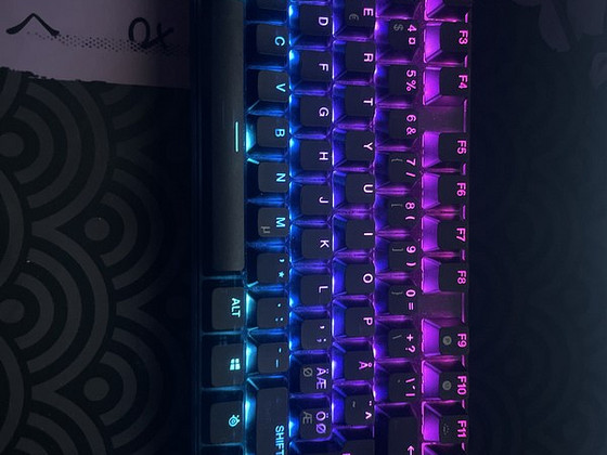 Продам клавиатуру Steelseries APEX 9TKL