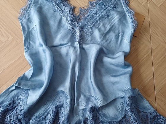 Продам женские одежду