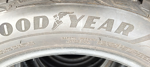 215/55 R17 98T GOODYEAR ULTRAGRIP ICE 3 (5 foto / 10)
