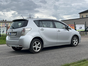 TOYOTA VERSO (7 фото из 10)