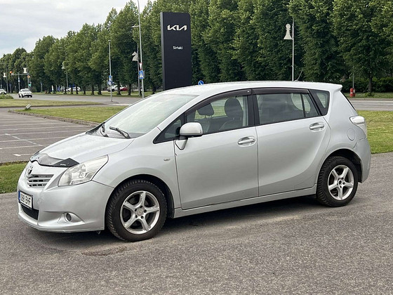 TOYOTA VERSO