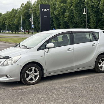 TOYOTA VERSO