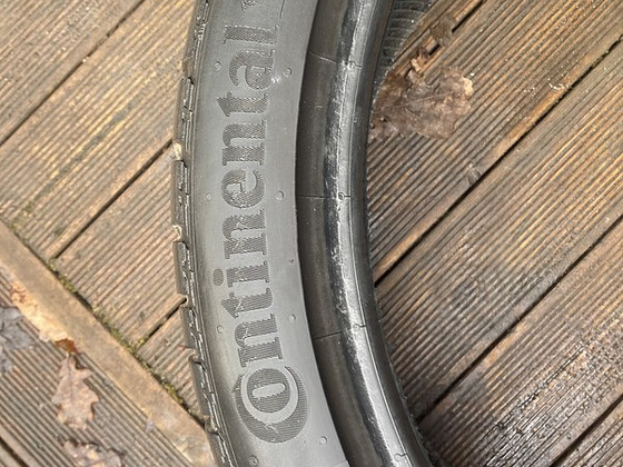 275/35 R21 Continental