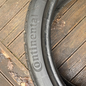 275/35 R21 Continental