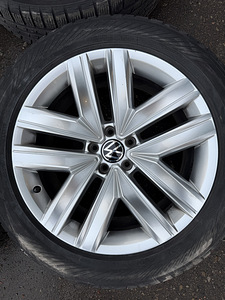 19" оригинальные диски Volkswagen Touareg 5x112 + зимние шины (3 фото из 9)