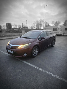 Toyota Avensis 2015 (1 foto / 14)