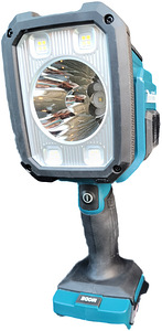 AKULAMP MAKITA ML007G XGT 40V aku valgusti prozektor (2 foto / 5)
