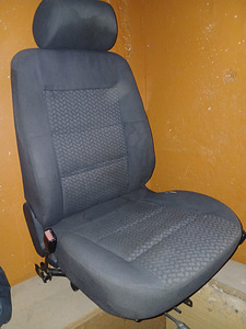 Juhiiste Audi A4. Водительское кресло АУДИ А4. (3 фото из 4)