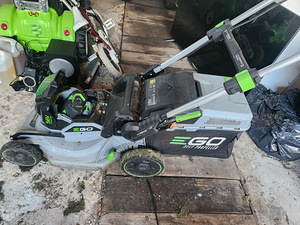 Аккумуляторная газонокосилка e-go (2 фото из 4)