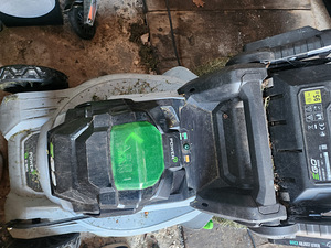 Аккумуляторная газонокосилка e-go (1 фото из 4)